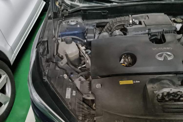 Used Infiniti QX50 2018 2.0T Two-Wheel-Drive Elite Edition Engine Bay Right