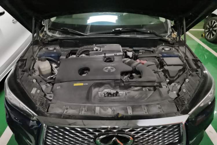 Used Infiniti QX50 2018 2.0T Two-Wheel-Drive Elite Edition Engine Bay