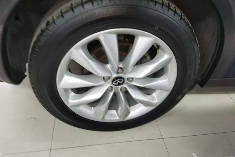 Used Infiniti QX50 2018 2.0T Two-Wheel Drive Fashion Edition Exterior 2