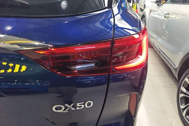 Used Infiniti QX50 2018 2.0T Four-Wheel Drive Elite Edition Exterior 3