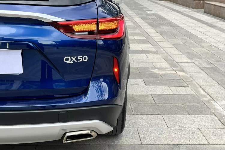 Used Infiniti QX50 2018 2.0T Two-Wheel-Drive Elite Edition Exterior 3