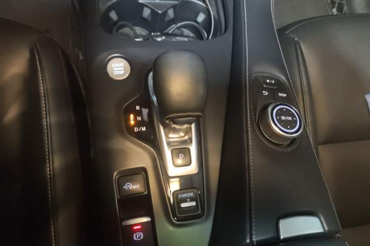 Used Infiniti QX50 2018 2.0T Two-Wheel-Drive Elite Edition Gear Lever