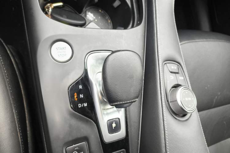 Used Infiniti QX50 2018 2.0T Two-Wheel Drive Fashion Edition Gear Lever