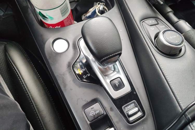 Used Infiniti QX50 2018 2.0T Two-Wheel Drive Fashion Edition Gear Lever