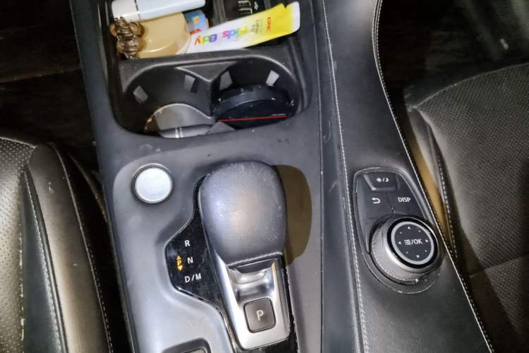 Used Infiniti QX50 2018 2.0T Two-Wheel Drive Fashion Edition Gear Lever