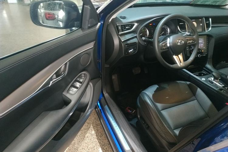 Used Infiniti QX50 2018 2.0T Two-Wheel-Drive Elite Edition Interior 3