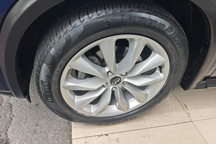 Used Infiniti QX50 2018 2.0T Four-Wheel Drive Elite Edition Left Front Wheel Hub