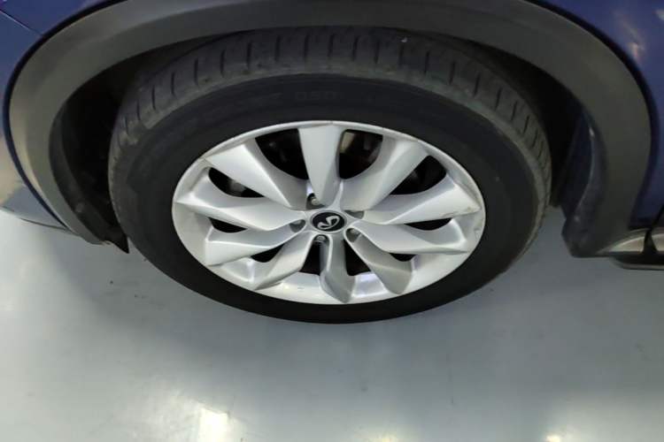 Used Infiniti QX50 2018 2.0T Four-Wheel Drive Elite Edition Left Front Wheel Hub