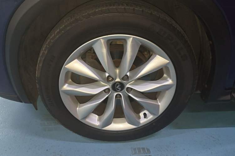 Used Infiniti QX50 2018 2.0T Four-Wheel Drive Elite Edition Left Front Wheel Hub
