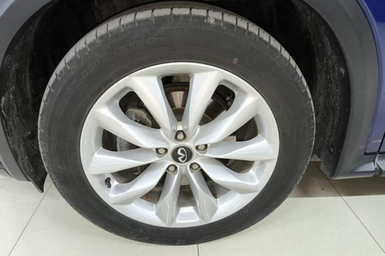 Used Infiniti QX50 2018 2.0T Two-Wheel Drive Fashion Edition Left Front Wheel Hub