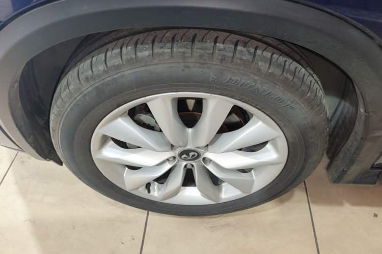 Used Infiniti QX50 2018 2.0T Four-Wheel Drive Elite Edition Left Front Wheel Hub