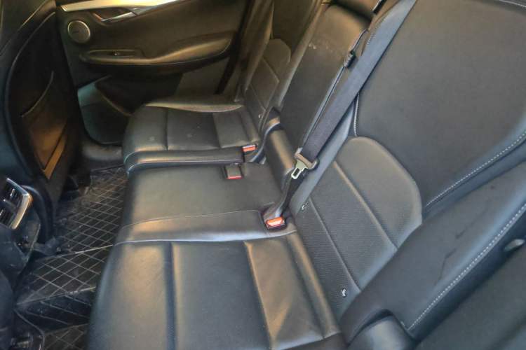 Used Infiniti QX50 2018 2.0T Two-Wheel Drive Fashion Edition Left Rear Seat