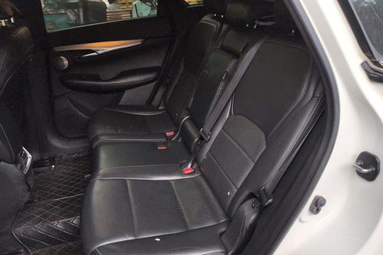 Used Infiniti QX50 2018 2.0T Two-Wheel Drive Fashion Edition Left Rear Seat
