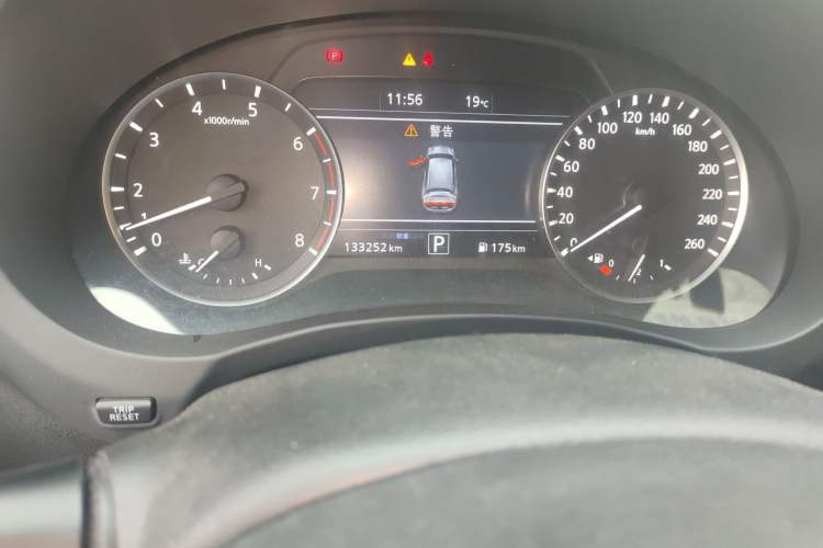 Used Infiniti QX50 2018 2.0T Two-Wheel-Drive Elite Edition Odometer Close Up