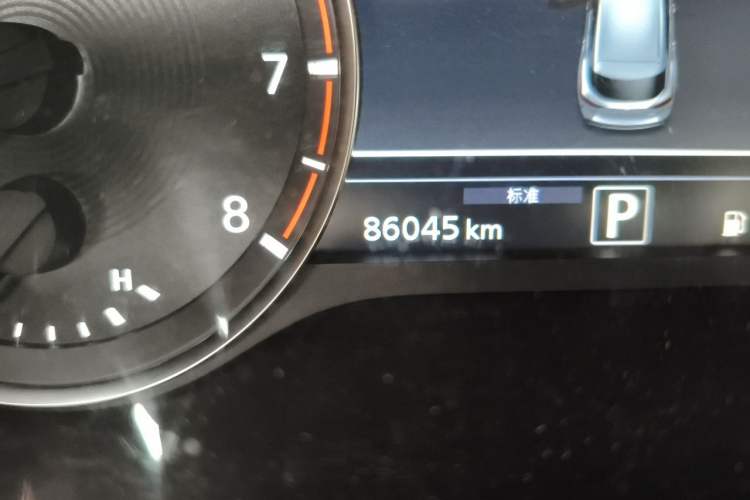 Used Infiniti QX50 2018 2.0T Four-Wheel Drive Smart Edition Odometer Close Up