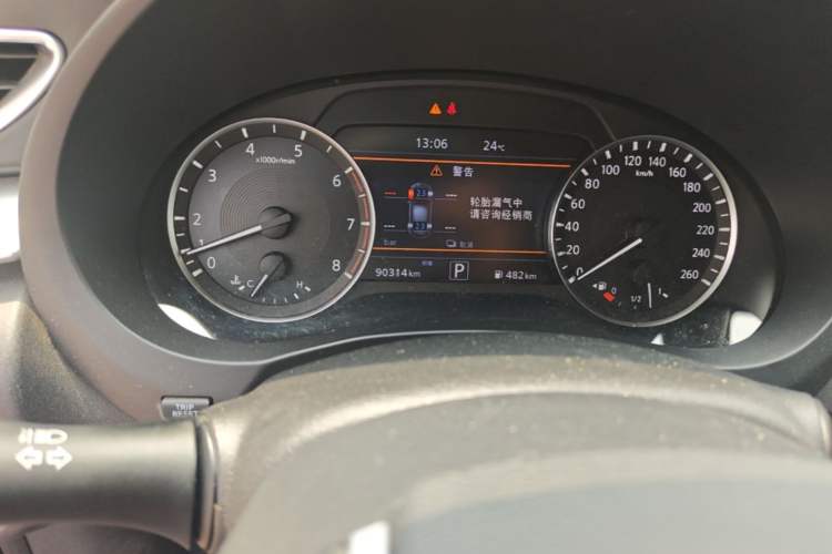 Used Infiniti QX50 2018 2.0T Four-Wheel Drive Smart Edition Odometer Close Up