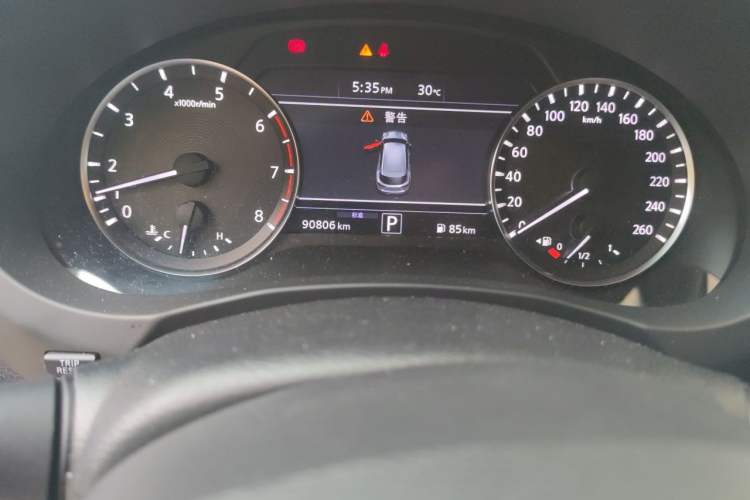 Used Infiniti QX50 2018 2.0T Four-Wheel Drive Smart Edition Odometer Close Up