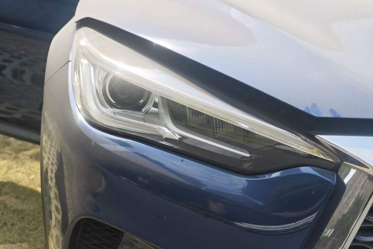 Used Infiniti QX50 2018 2.0T Four-Wheel Drive Luxury Edition Right Front Headlight