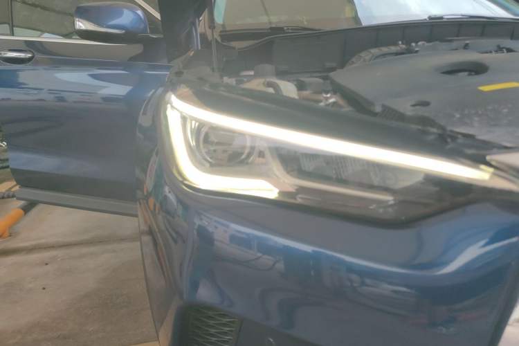 Used Infiniti QX50 2018 2.0T Four-Wheel Drive Smart Edition Right Front Headlight