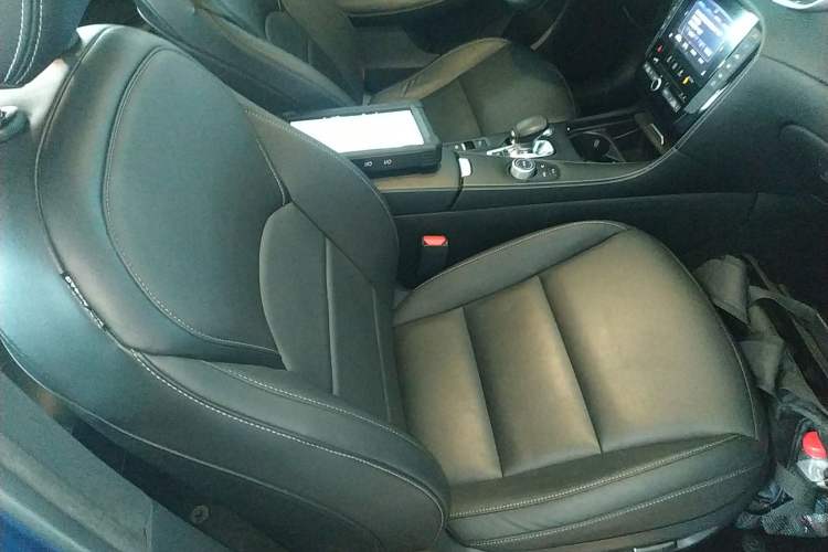 Used Infiniti QX50 2018 2.0T Two-Wheel-Drive Elite Edition Right Front Seat