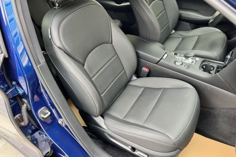 Used Infiniti QX50 2018 2.0T Two-Wheel-Drive Elite Edition Right Front Seat