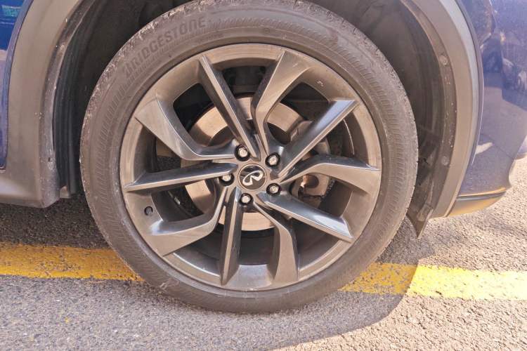 Used Infiniti QX50 2018 2.0T Four-Wheel Drive Smart Edition Right Front Wheel Hub