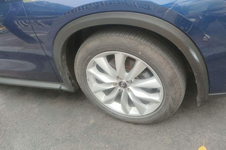 Used Infiniti QX50 2018 2.0T Four-Wheel Drive Elite Edition Right Front Wheel Hub