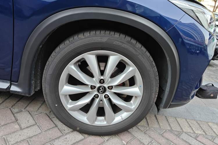 Used Infiniti QX50 2018 2.0T Four-Wheel Drive Elite Edition Right Front Wheel Hub