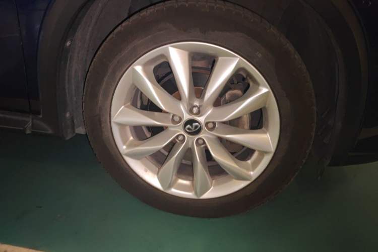Used Infiniti QX50 2018 2.0T Four-Wheel Drive Smart Edition Right Front Wheel Hub