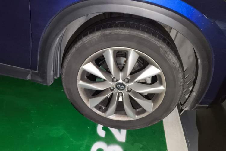 Used Infiniti QX50 2018 2.0T Four-Wheel Drive Elite Edition Right Front Wheel Hub