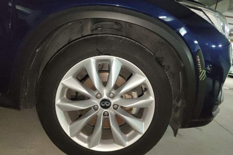 Used Infiniti QX50 2018 2.0T Four-Wheel Drive Elite Edition Right Front Wheel Hub