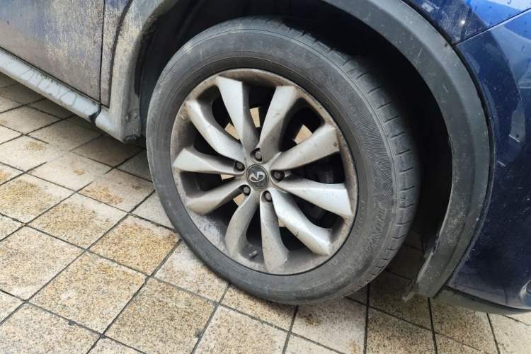Used Infiniti QX50 2018 2.0T Four-Wheel Drive Elite Edition Right Front Wheel Hub