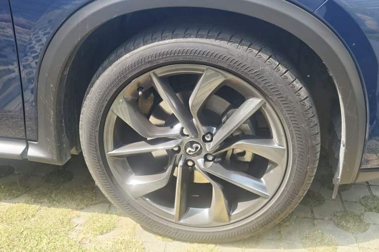 Used Infiniti QX50 2018 2.0T Four-Wheel Drive Luxury Edition Right Front Wheel Hub