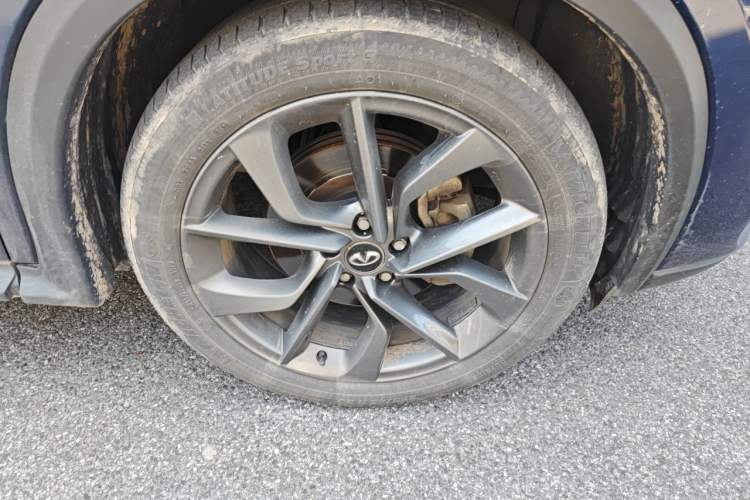 Used Infiniti QX50 2018 2.0T Four-Wheel Drive Smart Edition Right Front Wheel Hub