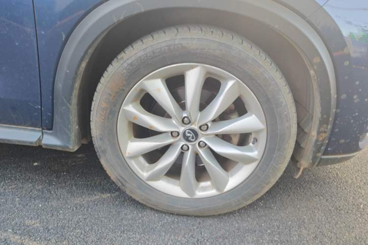 Used Infiniti QX50 2018 2.0T Four-Wheel Drive Elite Edition Right Front Wheel Hub