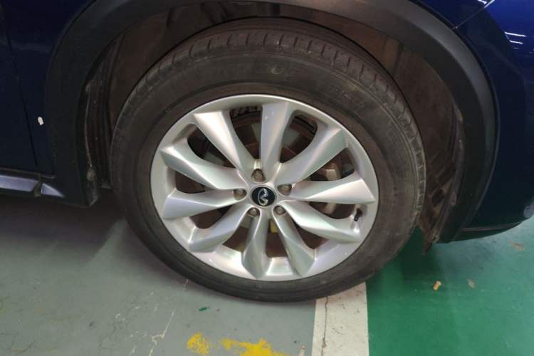Used Infiniti QX50 2018 2.0T Two-Wheel Drive Fashion Edition Right Front Wheel Hub