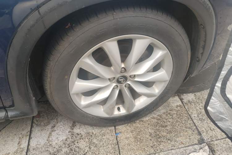 Used Infiniti QX50 2018 2.0T Two-Wheel-Drive Elite Edition Right Front Wheel Hub