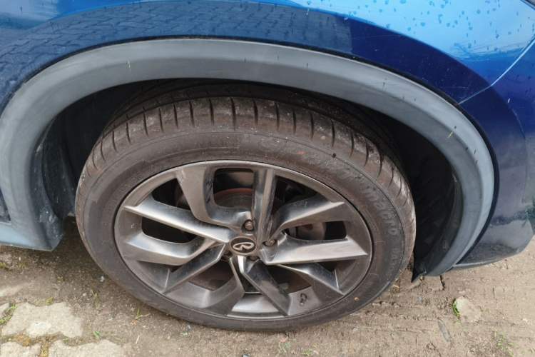 Used Infiniti QX50 2018 2.0T Four-Wheel Drive Smart Edition Right Front Wheel Hub