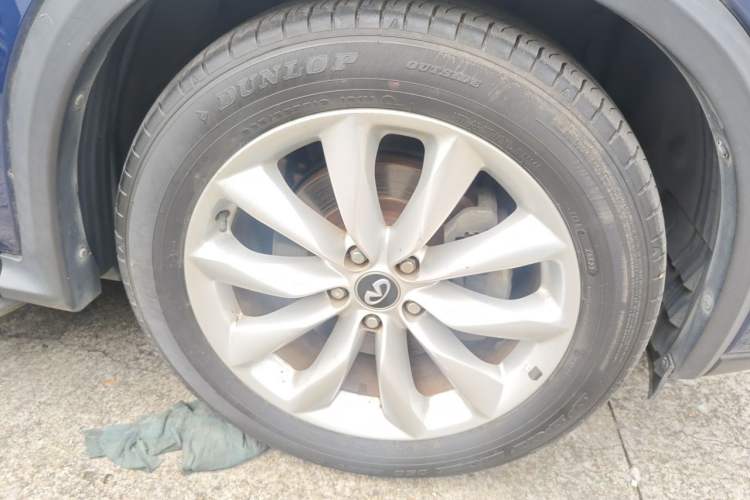 Used Infiniti QX50 2018 2.0T Four-Wheel Drive Elite Edition Right Front Wheel Hub