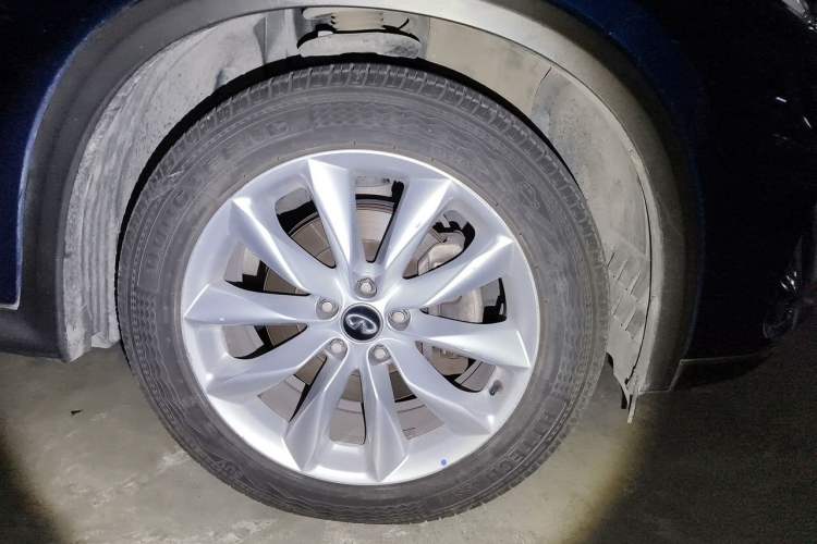 Used Infiniti QX50 2018 2.0T Two-Wheel Drive Fashion Edition Right Front Wheel Hub