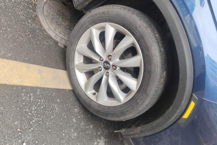 Used Infiniti QX50 2018 2.0T Four-Wheel Drive Smart Edition Right Front Wheel Hub