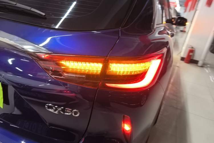 Used Infiniti QX50 2018 2.0T Two-Wheel Drive Fashion Edition Right Rear Taillight