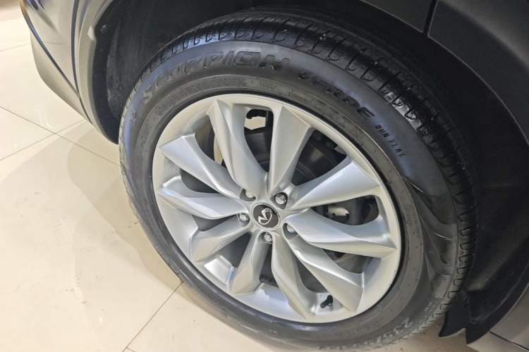 Used Infiniti QX50 2018 2.0T Four-Wheel Drive Elite Edition Right Rear Wheel Hub