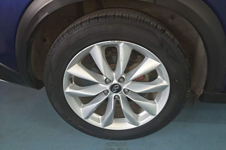 Used Infiniti QX50 2018 2.0T Four-Wheel Drive Elite Edition Right Rear Wheel Hub