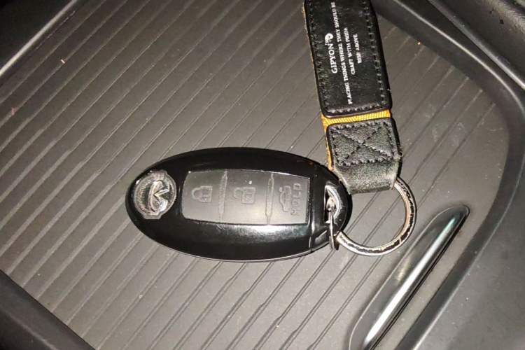 Used Infiniti QX50 2018 2.0T Two-Wheel Drive Fashion Edition Vehicle Key