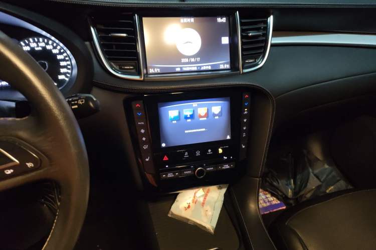 Used Infiniti QX50 2018 2.0T Two-Wheel Drive Fashion Edition Audio And AC Panel