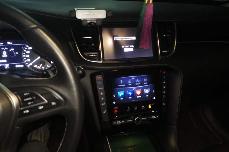 Used Infiniti QX50 2018 2.0T Four-Wheel Drive Elite Edition Audio And AC Panel