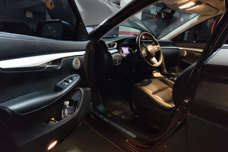 Used Infiniti QX50 2018 2.0T Two-Wheel Drive Fashion Edition Driver Seat