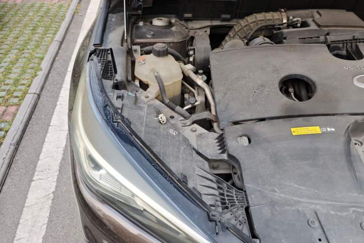 Used Infiniti QX50 2018 2.0T Two-Wheel Drive Fashion Edition Engine Bay Right
