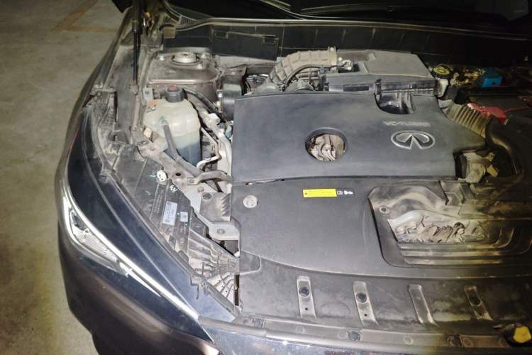 Used Infiniti QX50 2018 2.0T Four-Wheel Drive Smart Edition Engine Bay Right